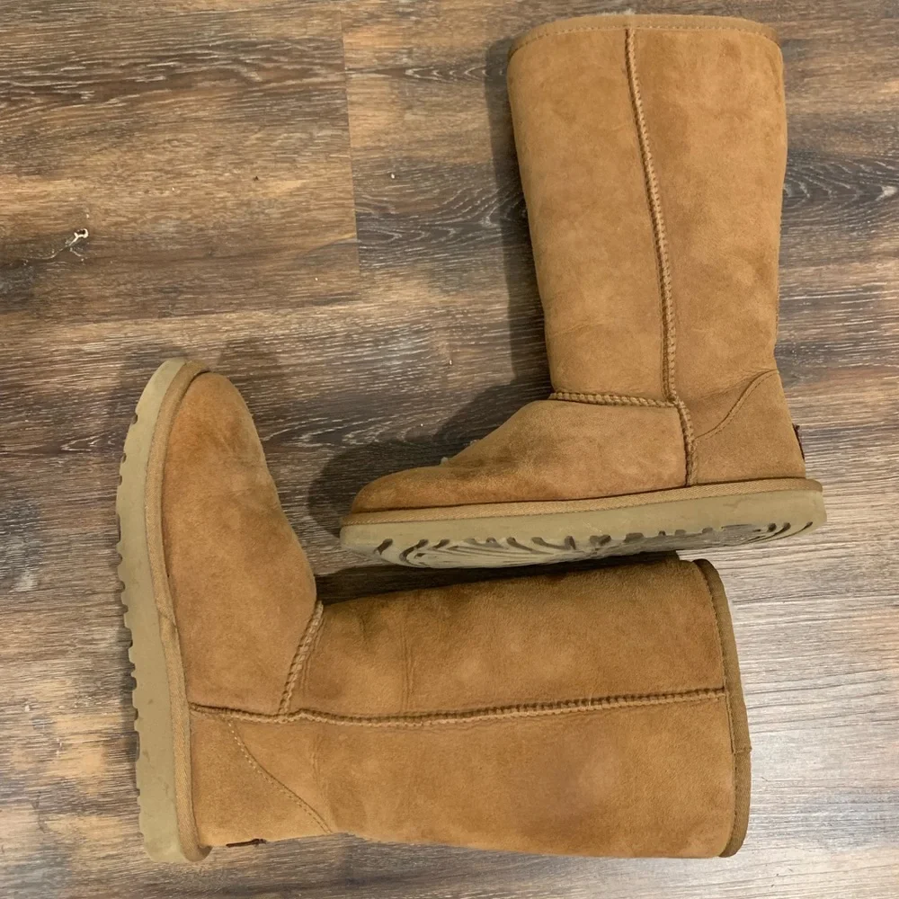 UGG Tan Suede Boots - Picture 1 of 5